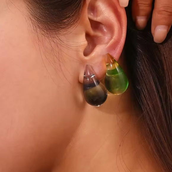 ◾️Transparent Black Resin Waterdrop Earrings - Picture 5 of 15